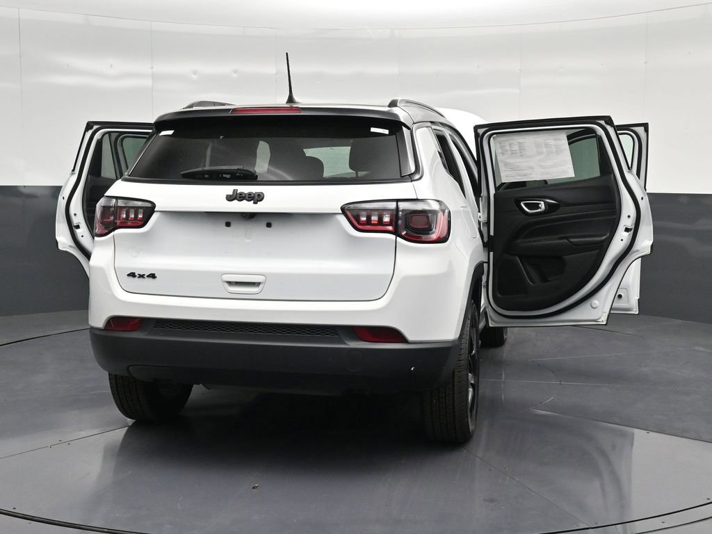 Used 2023 Jeep Compass Altitude image 17