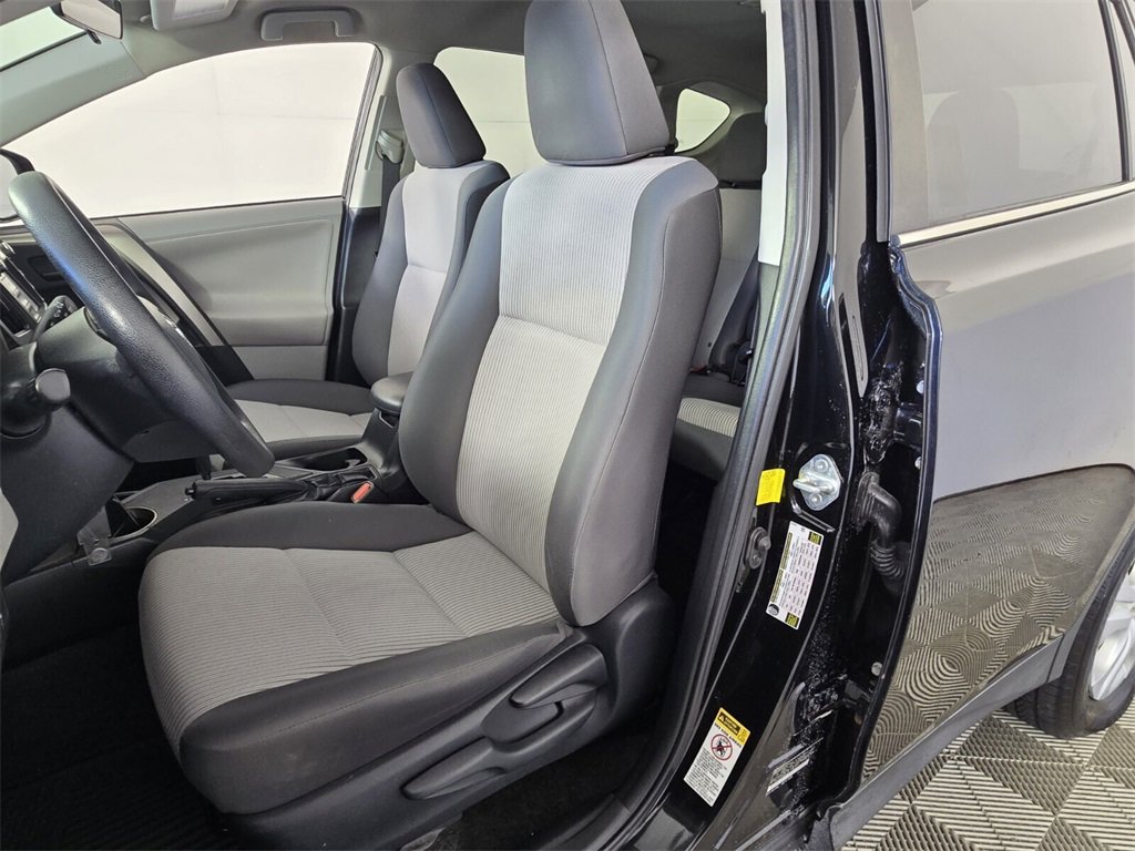 Used 2013 Toyota RAV4 LE image 6