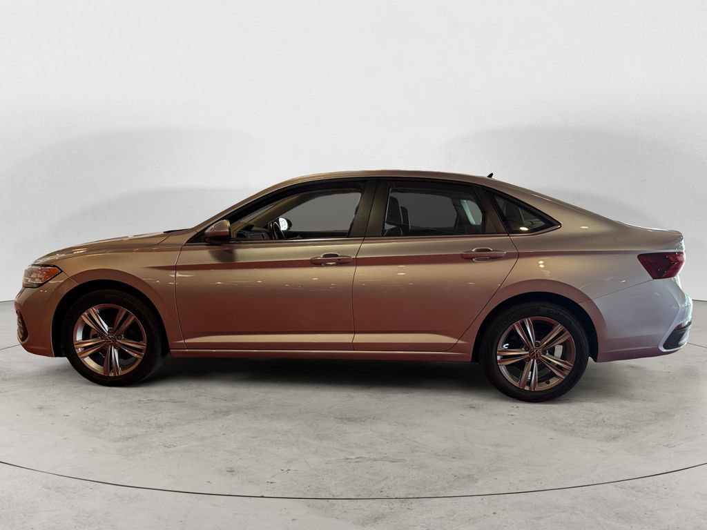 Used 2024 Volkswagen Jetta SE FWD image 6