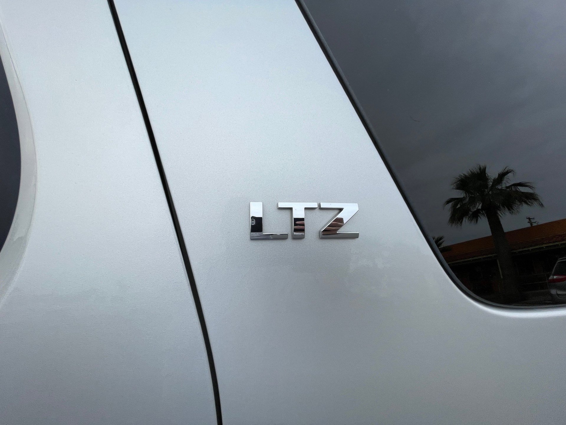 Used 2010 Chevrolet Tahoe LTZ RWD image 12