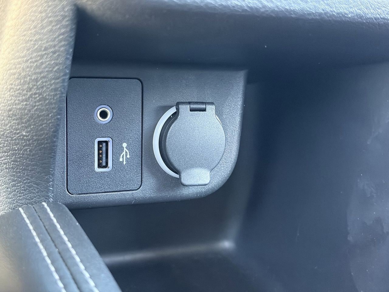 Used 2019 Nissan Kicks SR FWD image 29