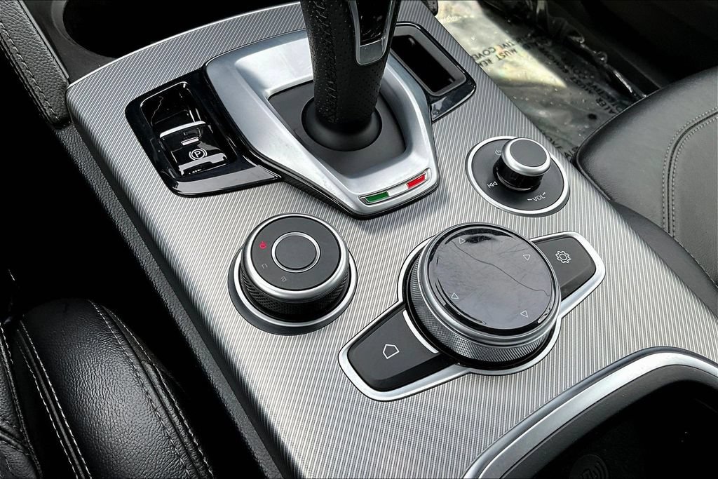 Used 2023 Alfa Romeo Stelvio Veloce AWD/4WD image 14