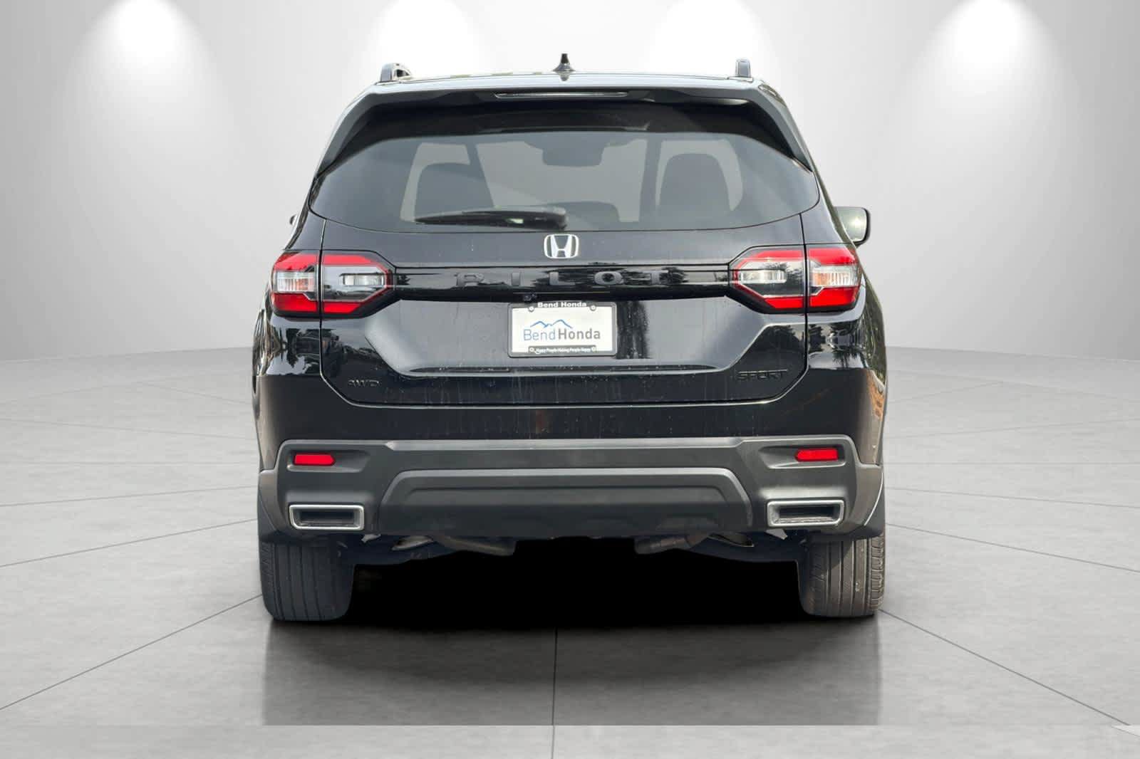 Used 2025 Honda Pilot Sport image 7