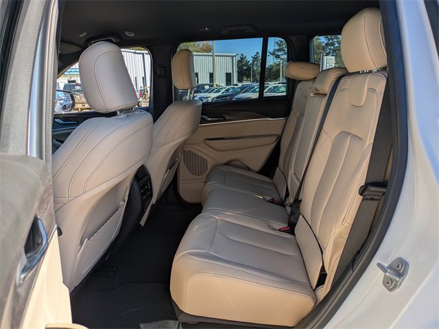 New 2025 Jeep Grand Cherokee Limited w/ Black Appearance Package image 15