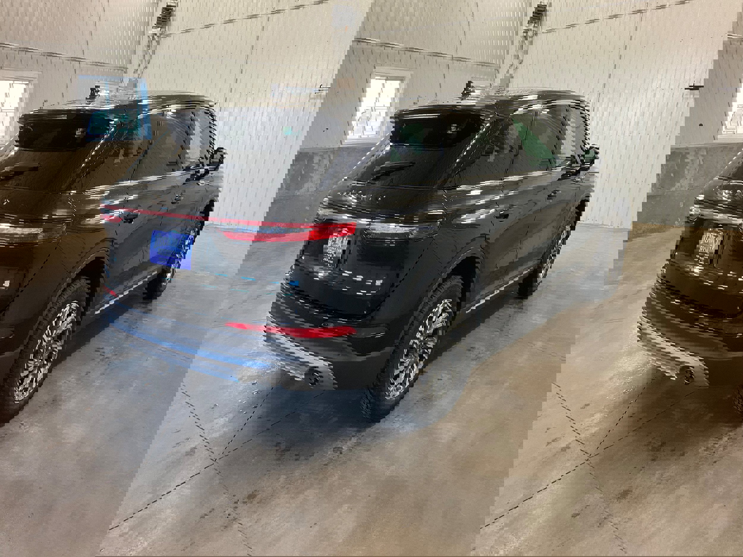 Used 2025 Lincoln Corsair AWD w/ Equipment Group 101A image 5