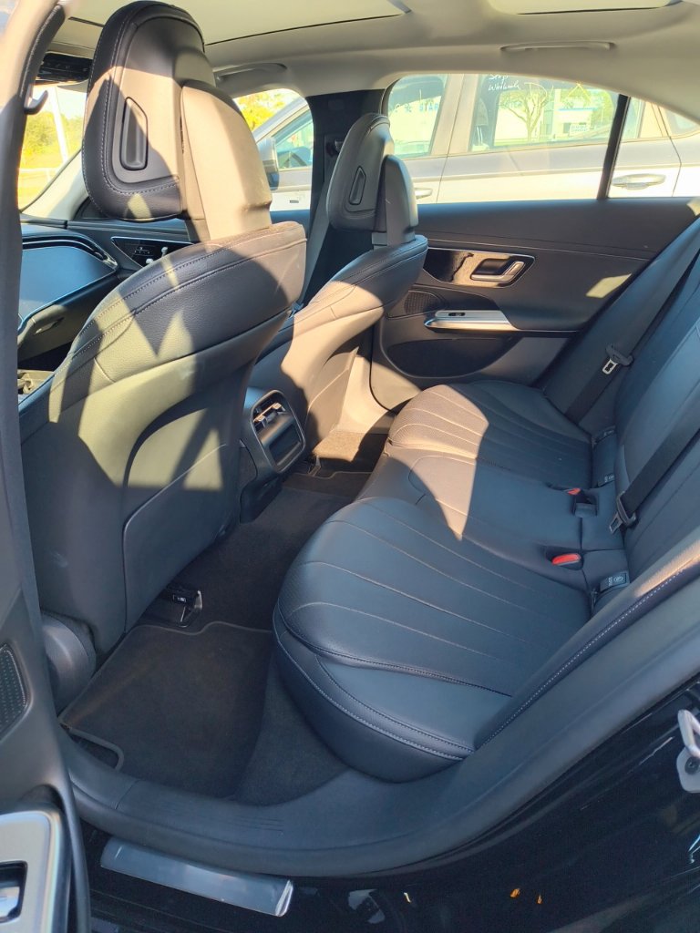 Used 2025 Mercedes-Benz E 350 Sedan w/ Winter Package image 6