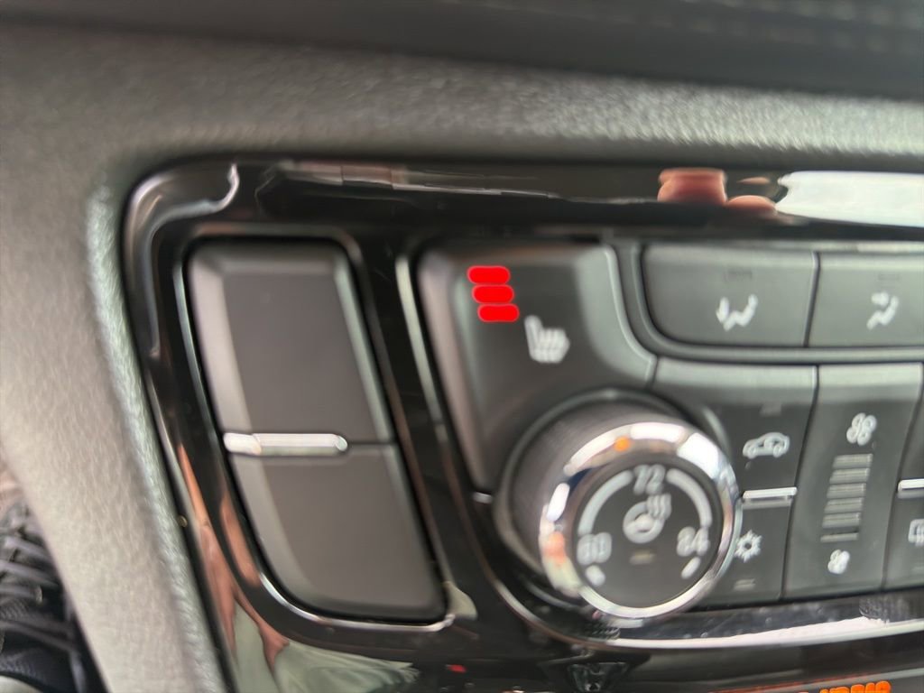 Used 2020 Buick Encore Essence FWD image 17