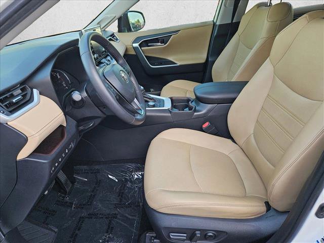 Used 2020 Toyota RAV4 Limited image 11