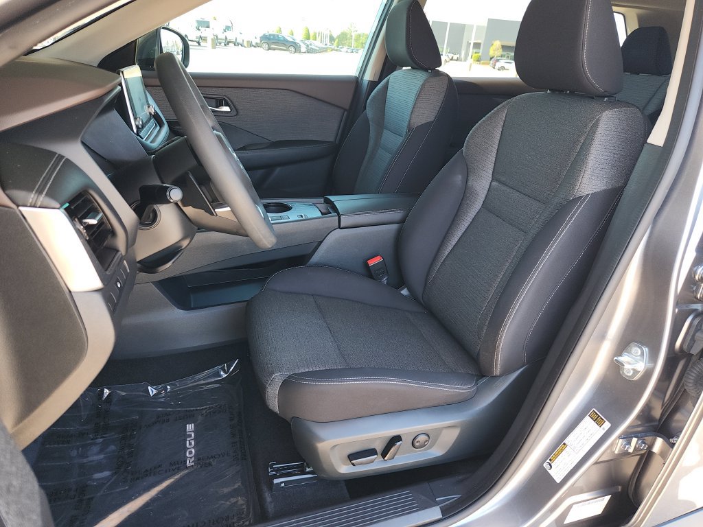 Used 2021 Nissan Rogue SV FWD image 13