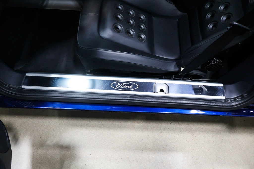 Used 2005 Ford GT RWD image 29