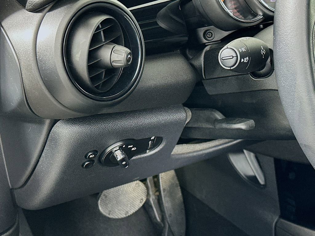 Used 2019 MINI Cooper S w/ Premium Package image 10