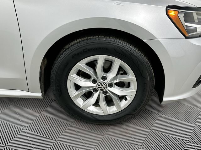 Used 2018 Volkswagen Passat 2.0T S w/ Driver Assistance Package image 16