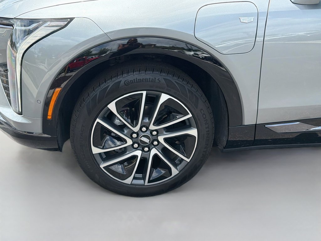 Certified 2025 Cadillac Optiq Sport 2 w/ LPO, Floor Liner Package AWD/4WD image 35