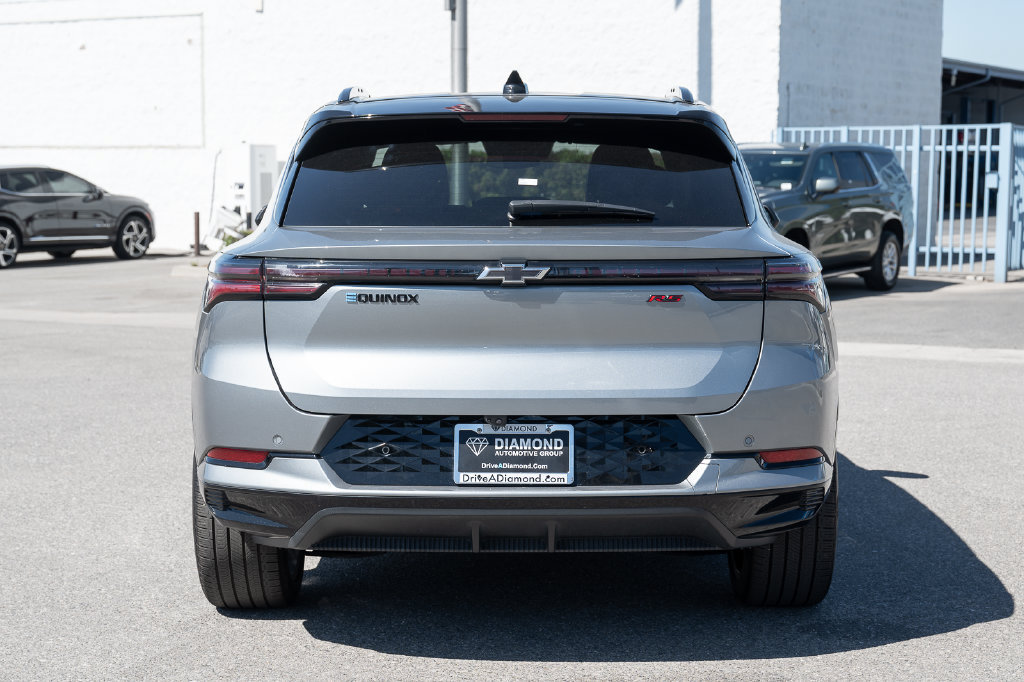 Used 2024 Chevrolet Equinox EV RS FWD image 5