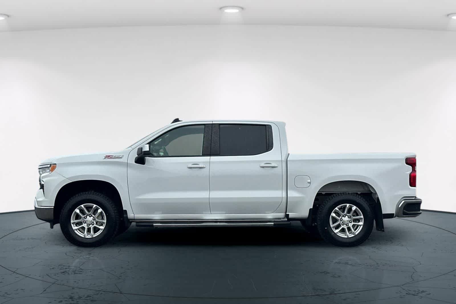 Used 2022 Chevrolet Silverado 1500 LT w/ Z71 Off-Road Package AWD/4WD image 9