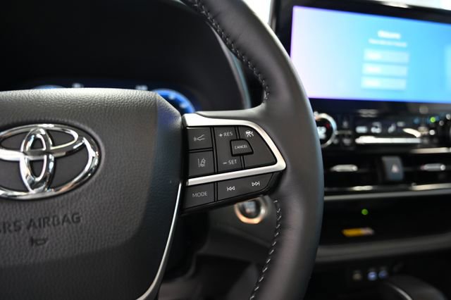 Used 2025 Toyota Highlander Platinum AWD/4WD image 27