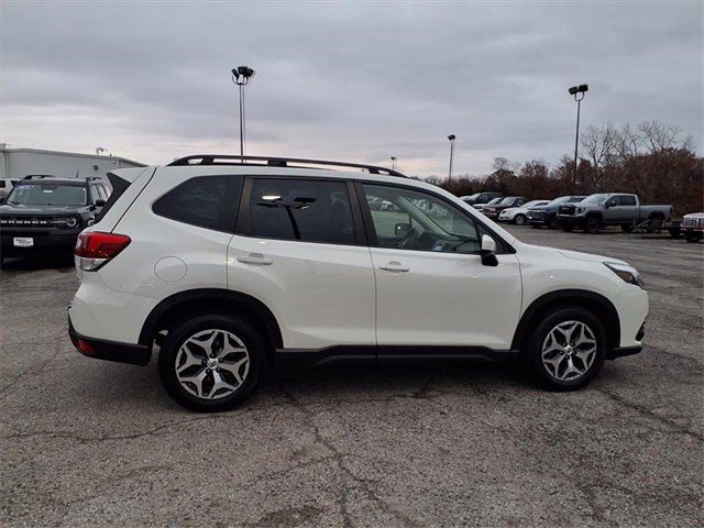 Used 2022 Subaru Forester Premium image 8