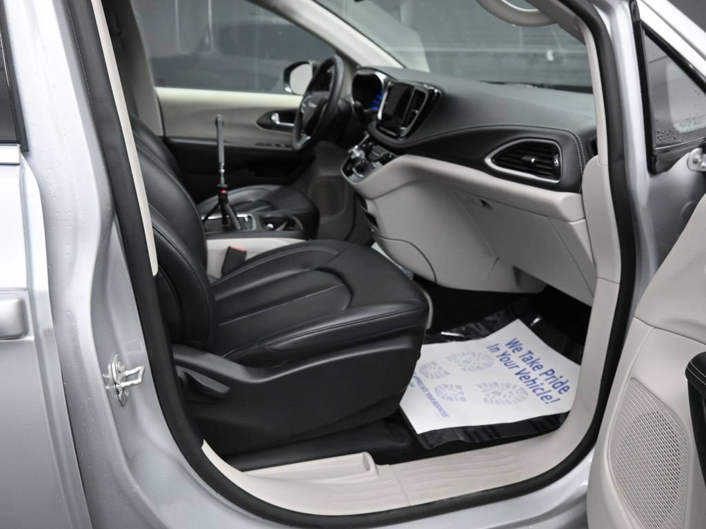 Used 2024 Chrysler Pacifica Limited FWD image 20