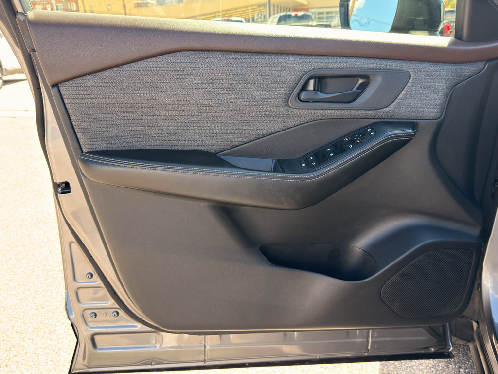 Used 2021 Nissan Rogue S AWD/4WD image 9