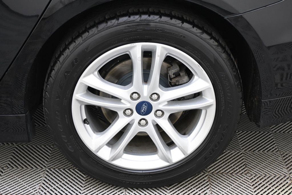 Used 2018 Ford Fusion SE FWD image 19