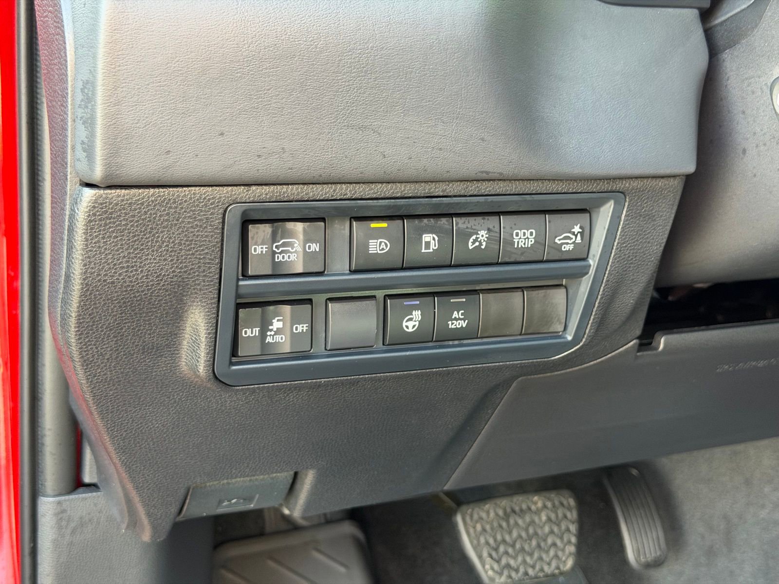Used 2025 Toyota Sequoia Platinum AWD/4WD image 16