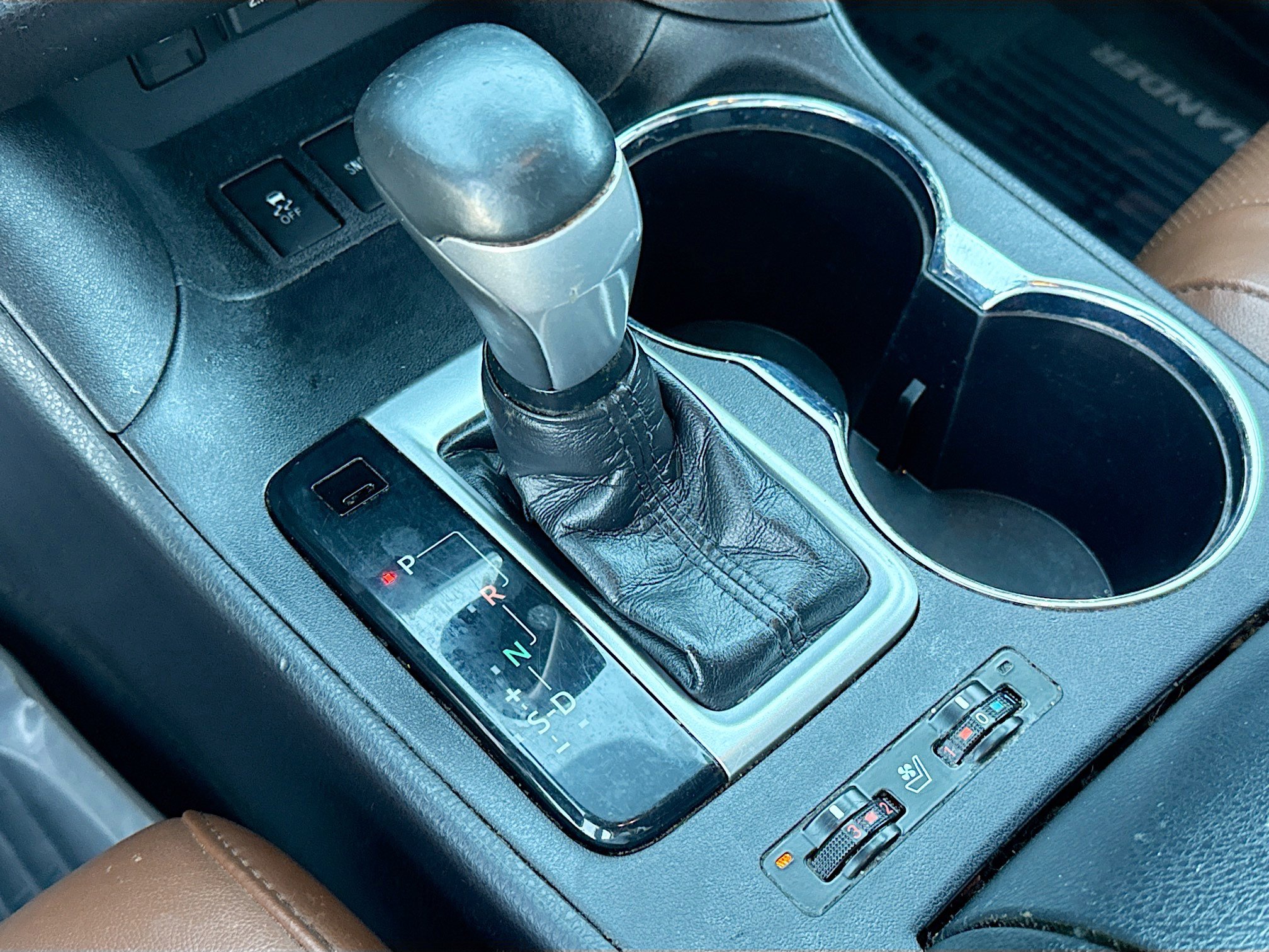 Used 2019 Toyota Highlander Limited image 31