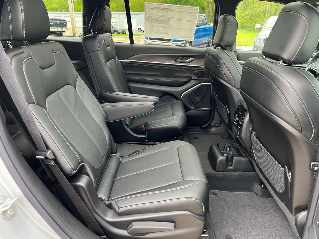 New 2026 Jeep Grand Cherokee L Limited AWD/4WD image 18