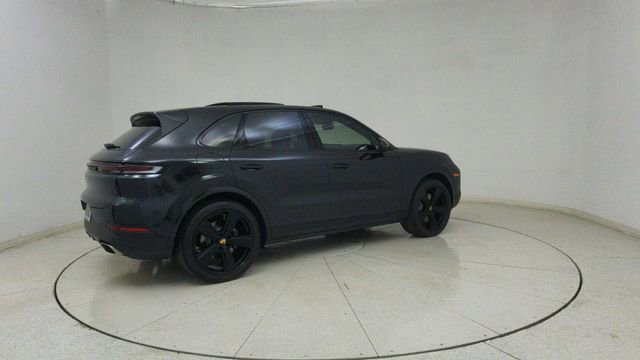 Used 2025 Porsche Cayenne w/ Premium Package image 72