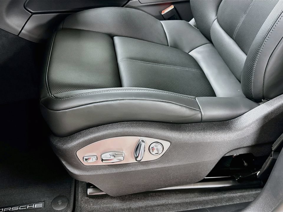 New 2026 Porsche Macan AWD/4WD image 22