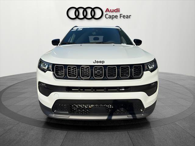 Used 2025 Jeep Compass Latitude w/ Convenience Group AWD/4WD image 8