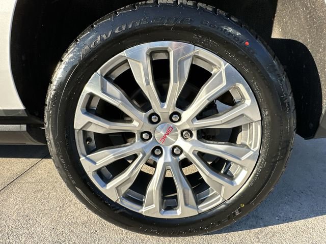 Used 2022 GMC Yukon XL Denali image 18