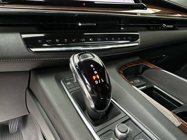 Used 2022 Cadillac Escalade Luxury w/ LPO, Illumination Package AWD/4WD image 28