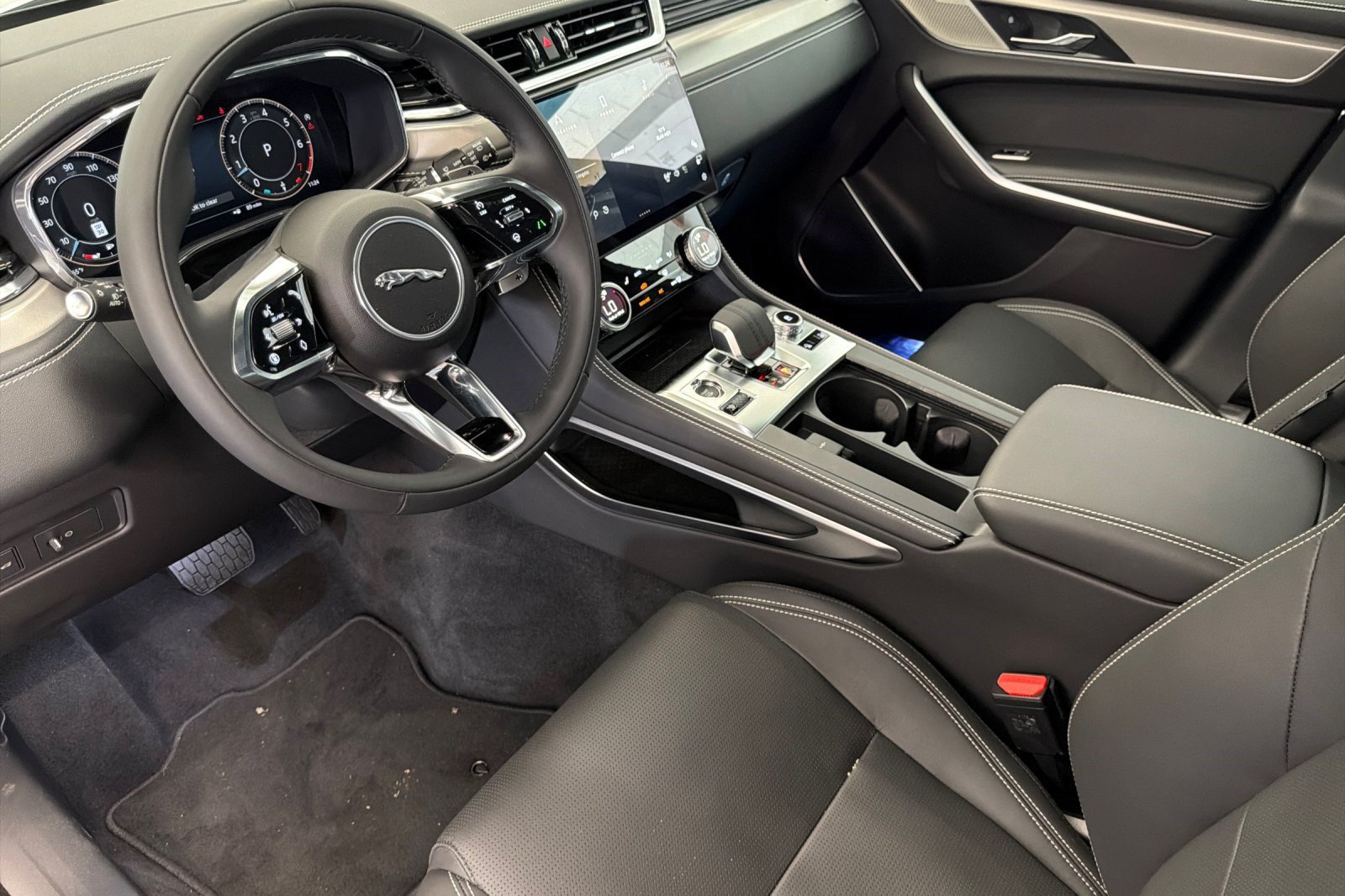 New 2026 Jaguar F-PACE R-Dynamic S AWD/4WD image 4