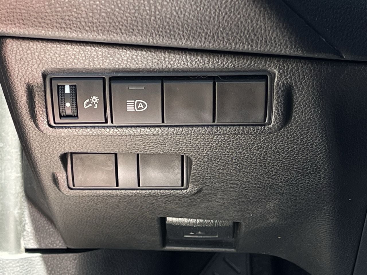 Used 2025 Toyota Corolla Cross XLE FWD image 20
