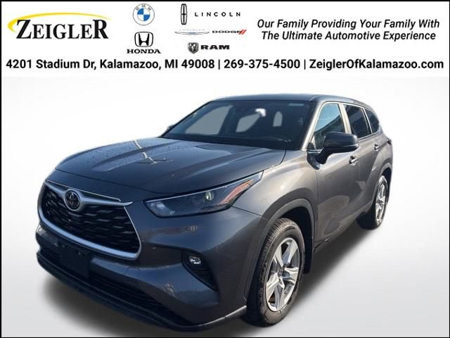 Used 2024 Toyota Highlander LE