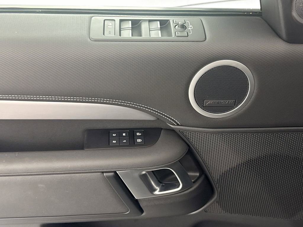 Certified 2024 Land Rover Discovery Dynamic SE image 17
