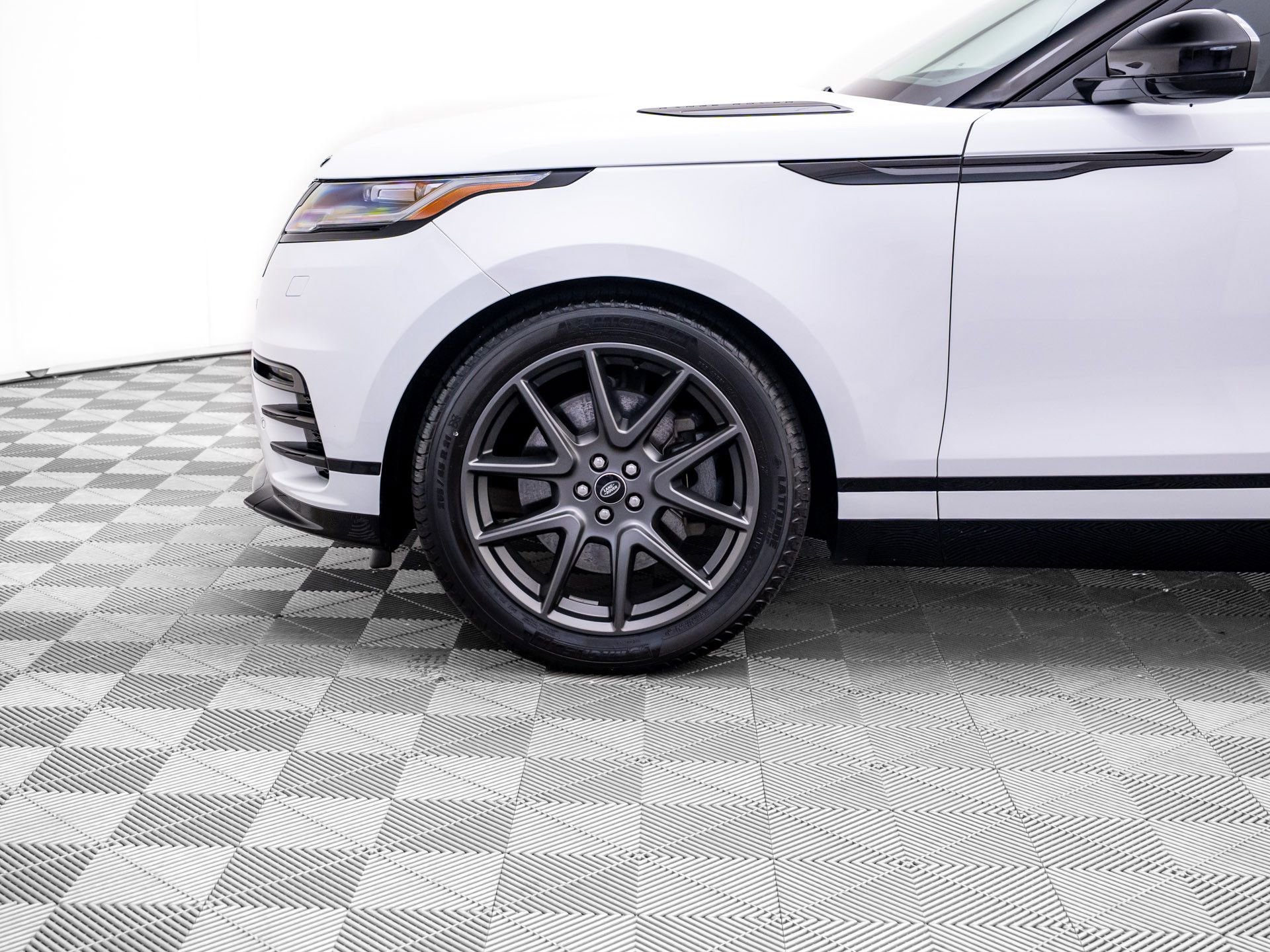 Used 2023 Land Rover Range Rover Velar R-Dynamic S AWD/4WD image 35