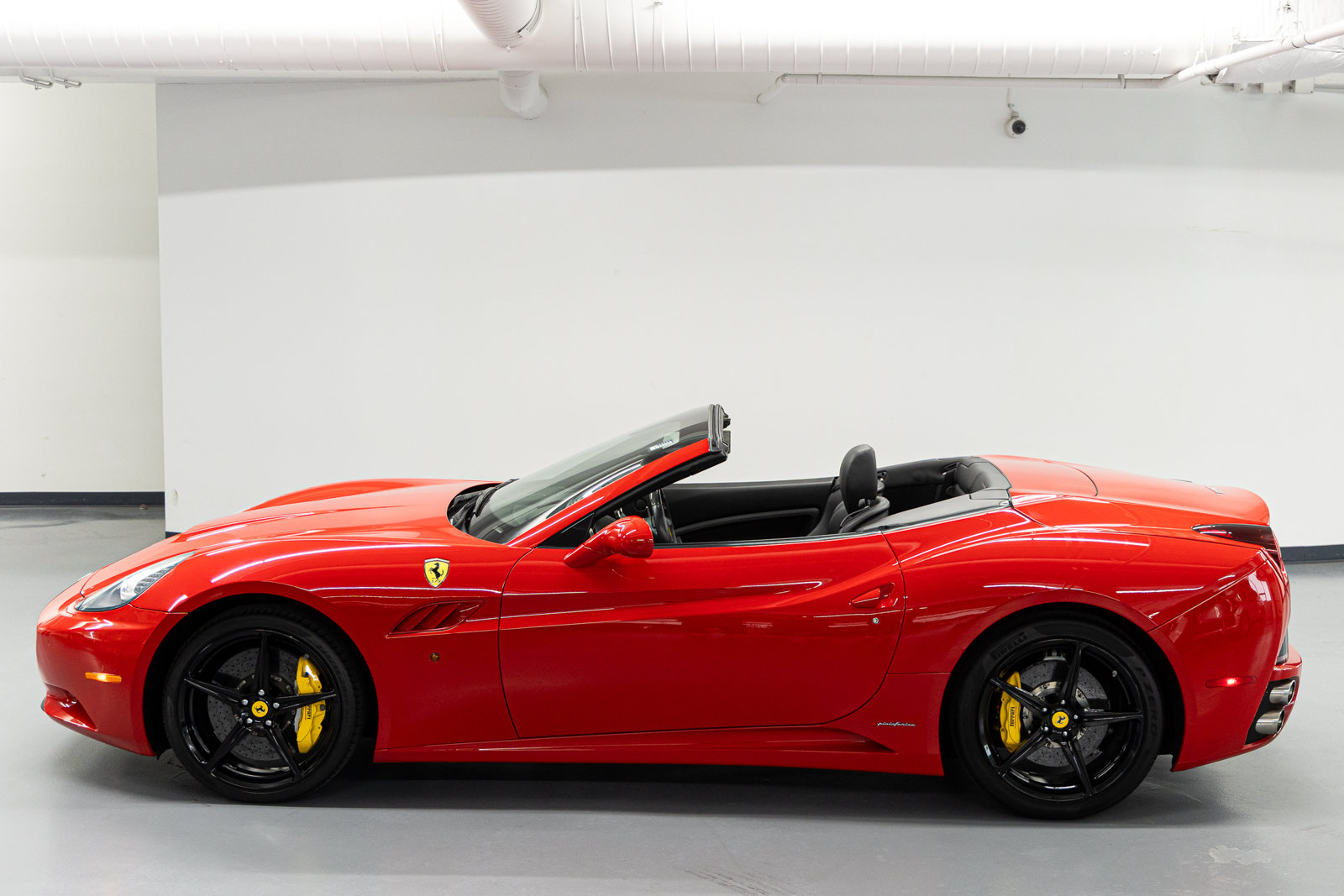 Used 2011 Ferrari California RWD image 4