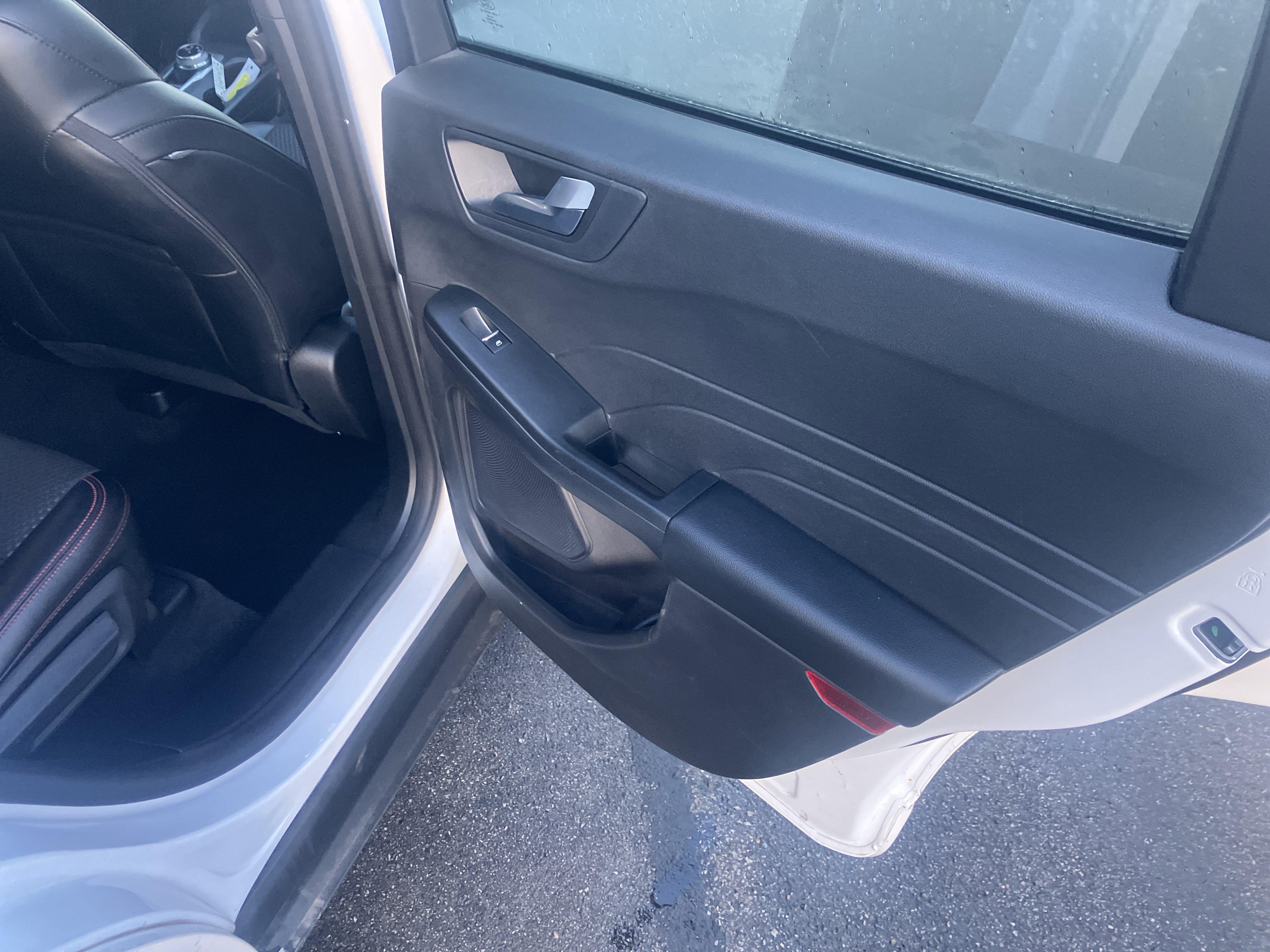 Used 2023 Ford Escape ST-Line image 11