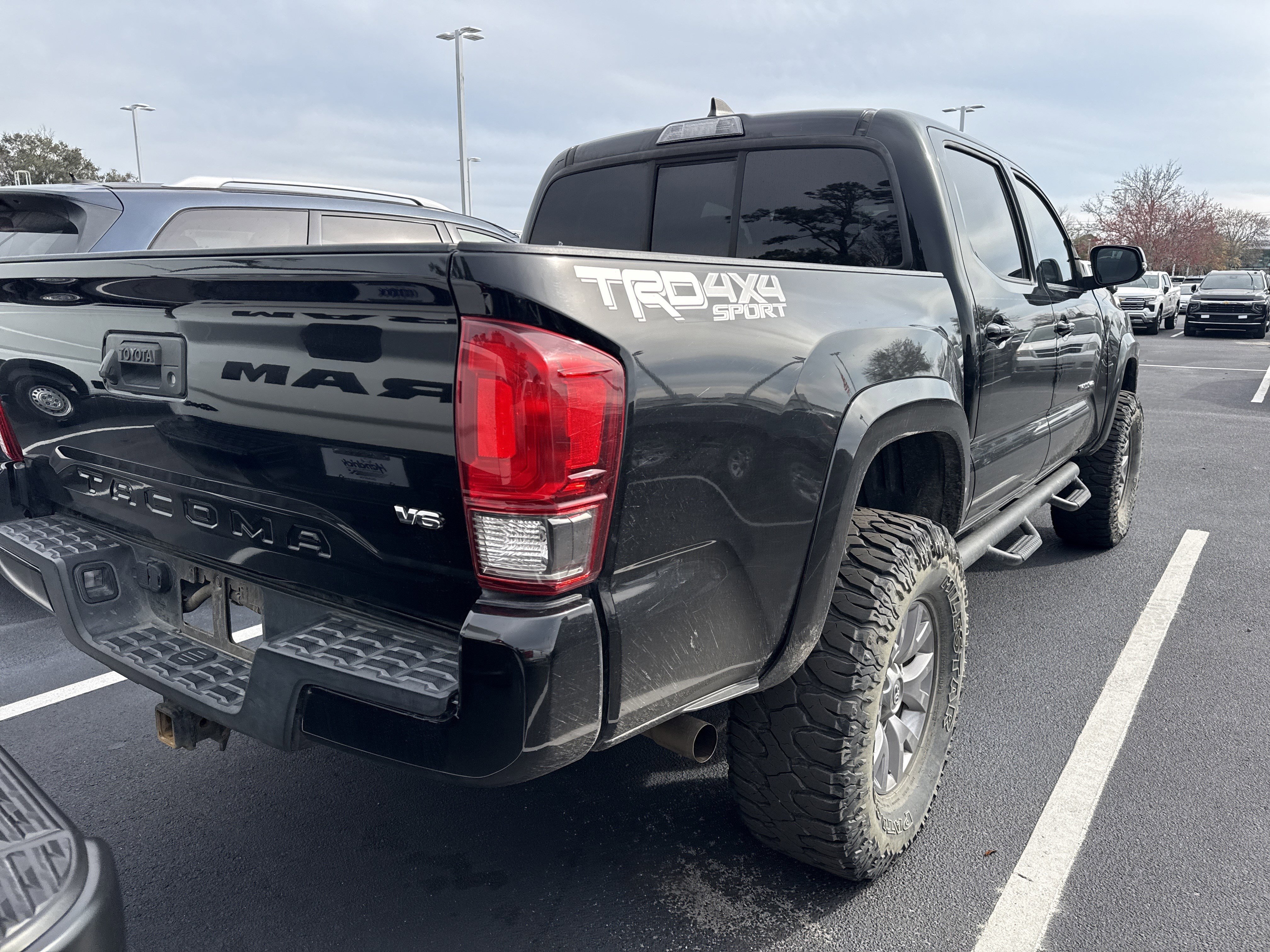 Used 2016 Toyota Tacoma TRD Sport w/ Towing Package image 9