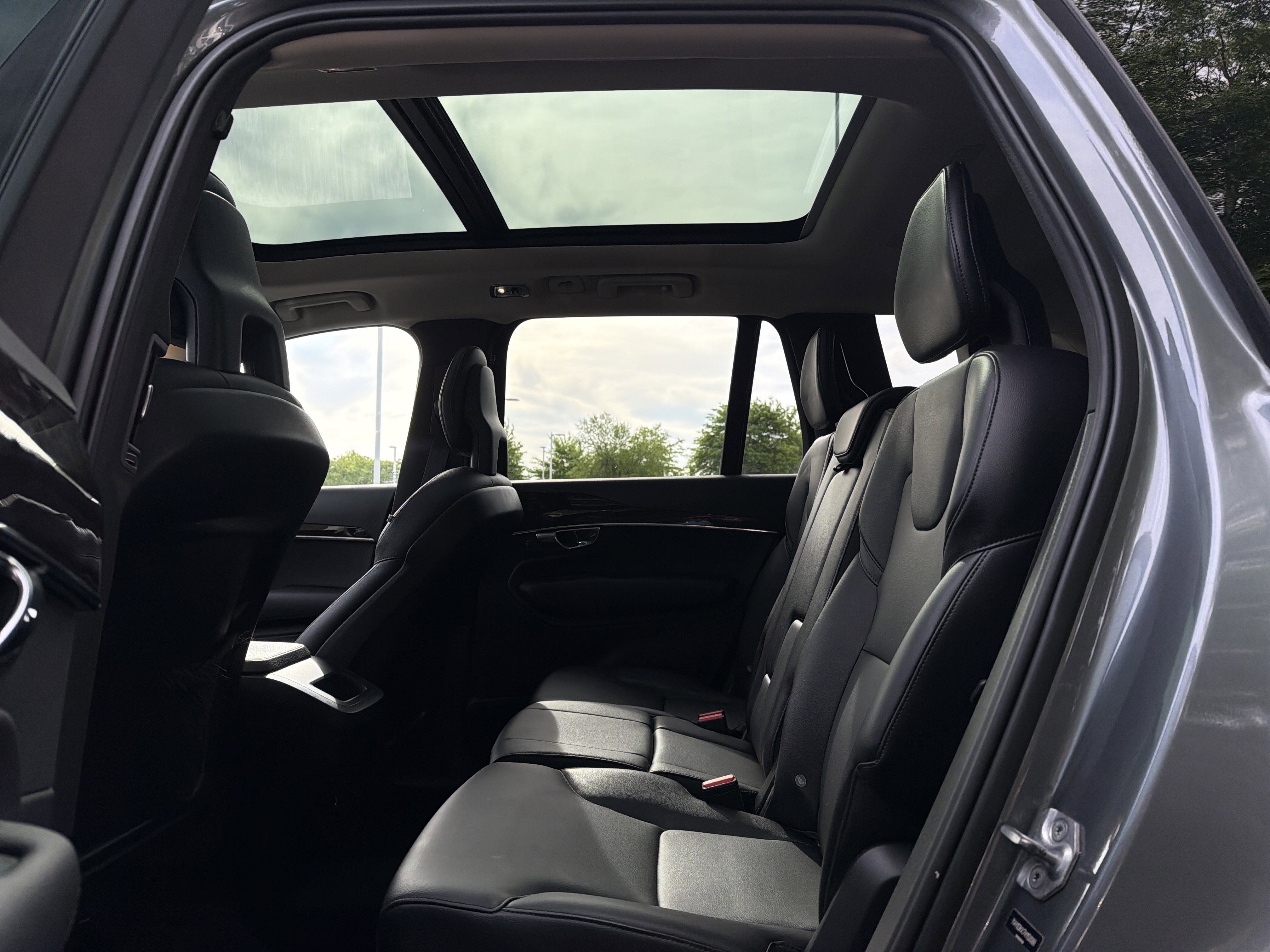 Used 2017 Volvo XC90 T5 Momentum w/ Vision Package image 31