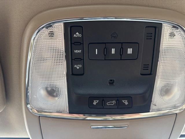 Used 2019 Jeep Grand Cherokee Limited AWD/4WD image 32