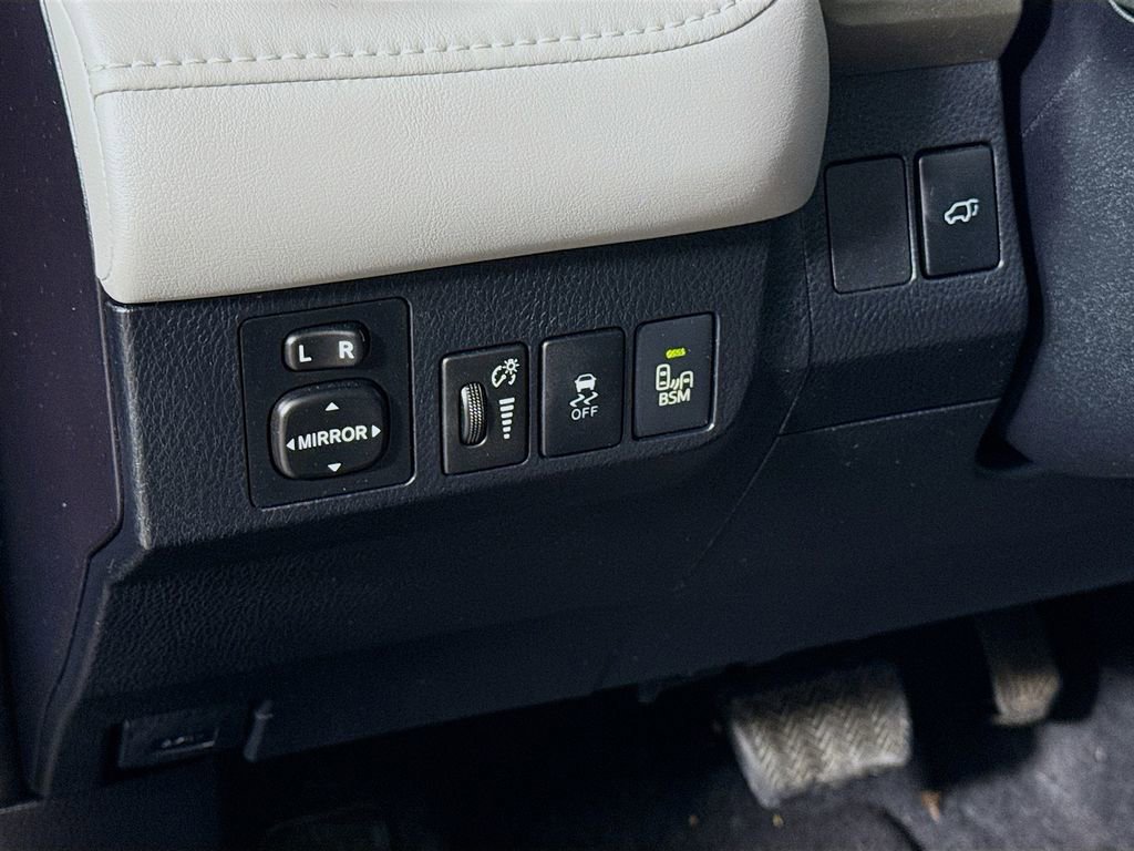 Used 2013 Toyota RAV4 Limited image 10