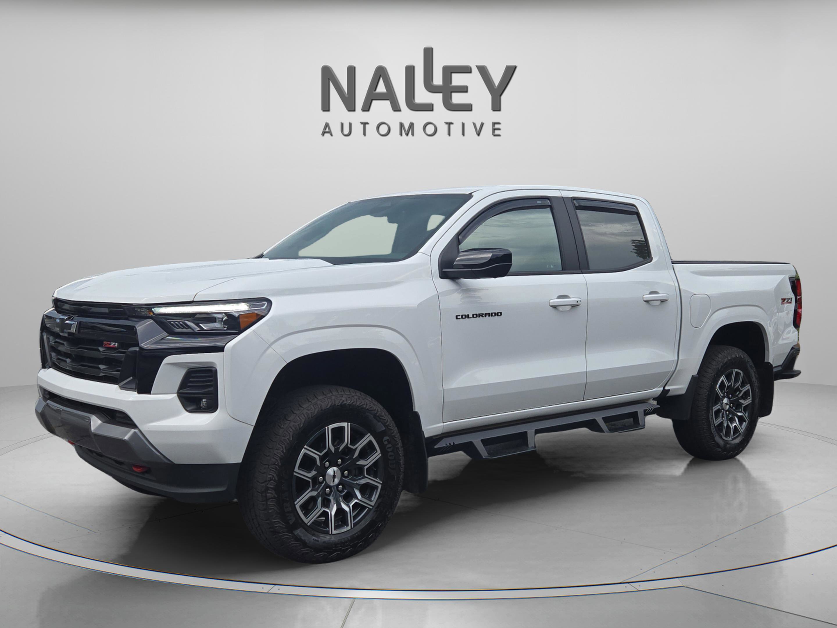 Used 2023 Chevrolet Colorado Z71 w/ Z71 Convenience Package 2