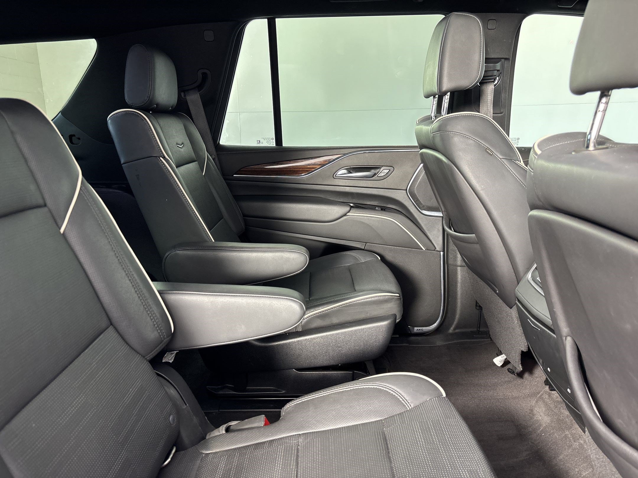 Used 2022 Cadillac Escalade Premium Luxury w/ Performance Package AWD/4WD image 31