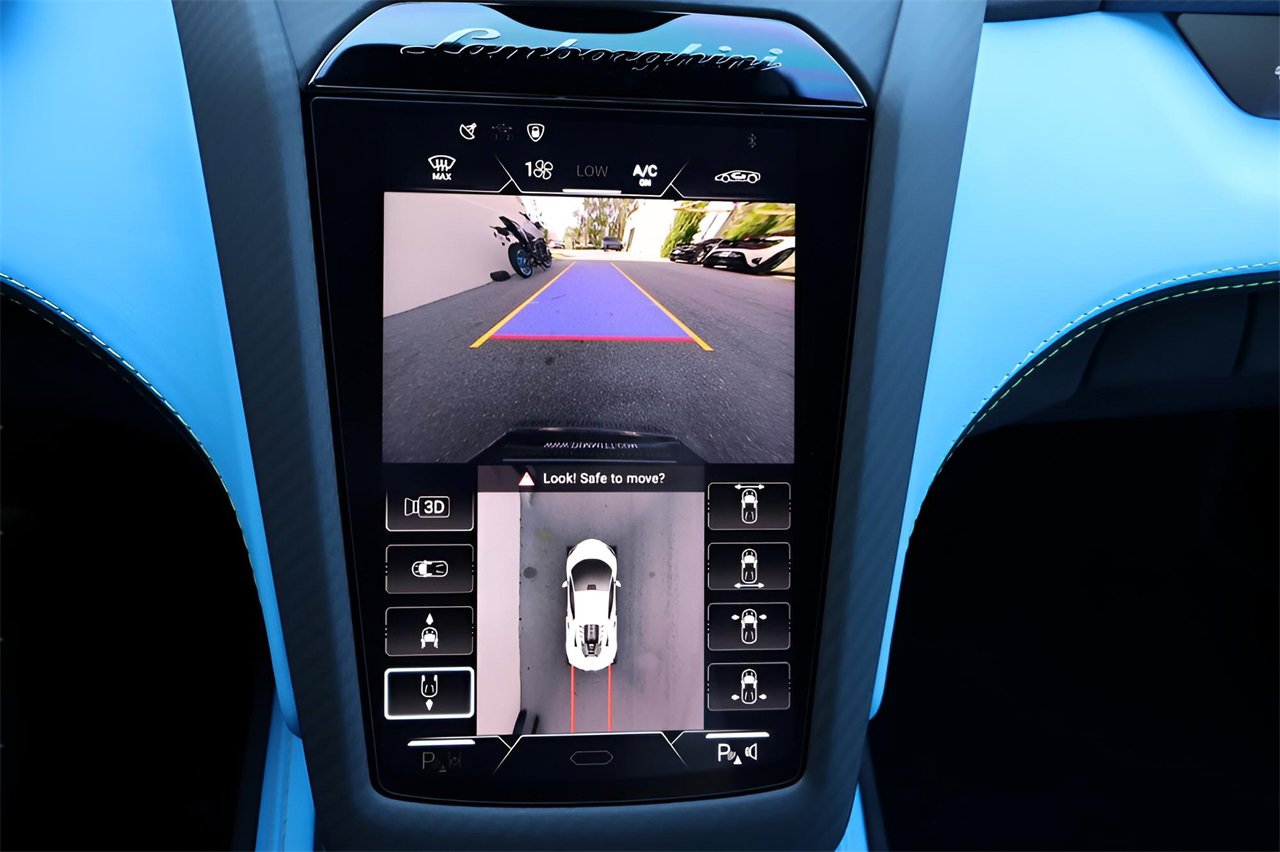 Used 2025 Lamborghini Revuelto image 24