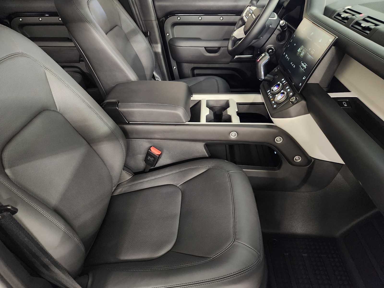 Used 2026 Land Rover Defender 130 S AWD/4WD image 3
