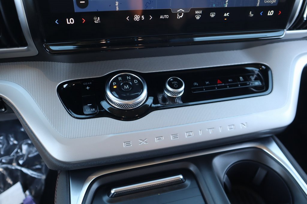 New 2025 Ford Expedition Active image 8