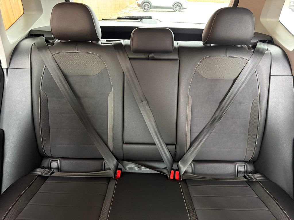 Used 2023 Volkswagen Taos SE image 27