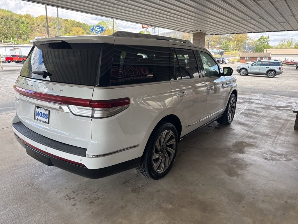 Used 2023 Lincoln Navigator Reserve image 6